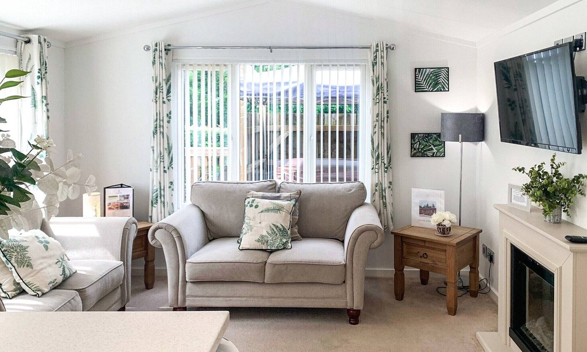 Little Weighton Cabin | 2 bedroom accommodation in Little Weighton, Nr Beverley