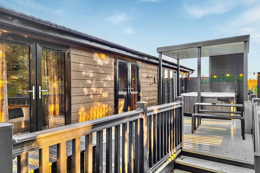 Raywell Ski Chalet | 2 bedroom accommodation in Raywell, Beverley