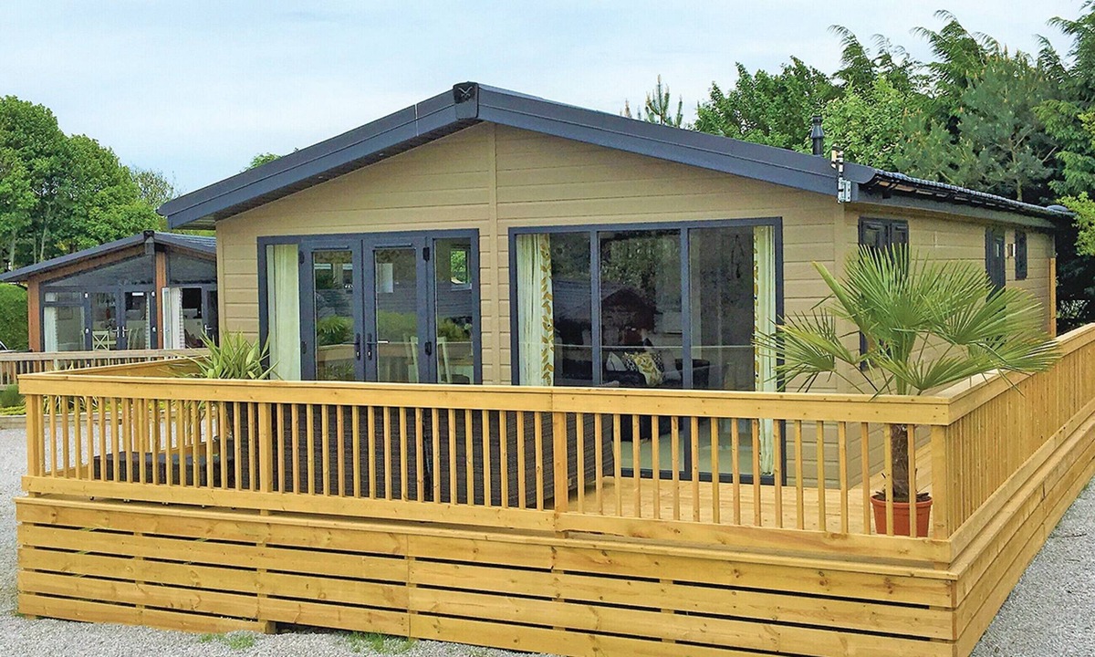 Little Weighton Cabin | 2 bedroom accommodation in Little Weighton, Nr Beverley