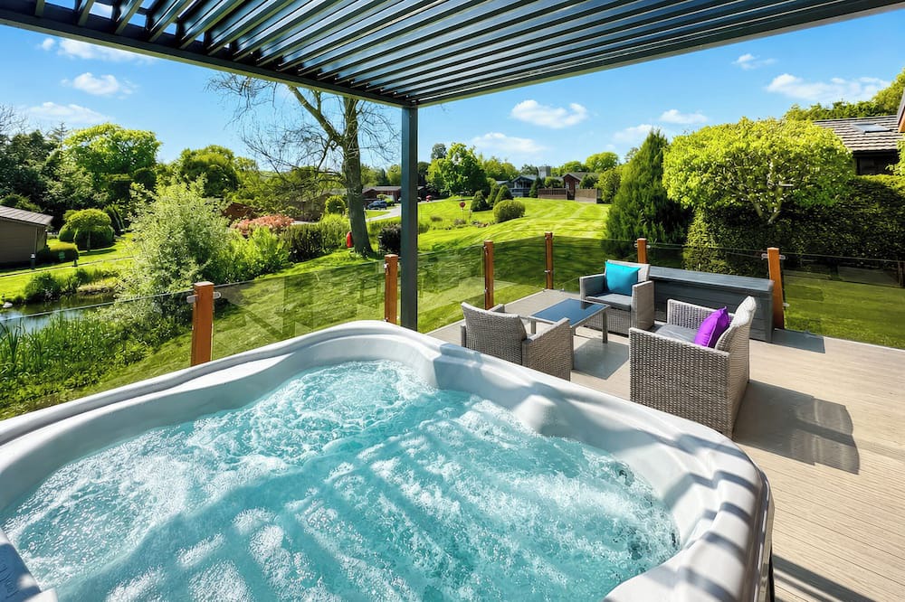 Raywell Ski Chalet | 2 bedroom accommodation in Raywell, Beverley
