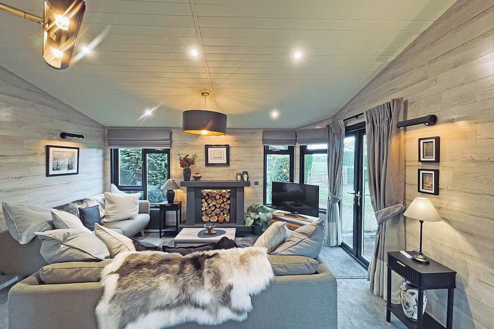 Scawton Ski Chalet | 2 bedroom accommodation in Easingwold