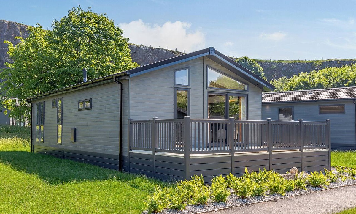 Newton Grange Ski Chalet | 2 bedroom accommodation in Ashbourne