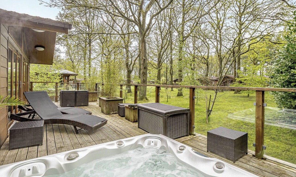 Congleton Ski Chalet | 2 bedroom accommodation in Eaton, Congleton
