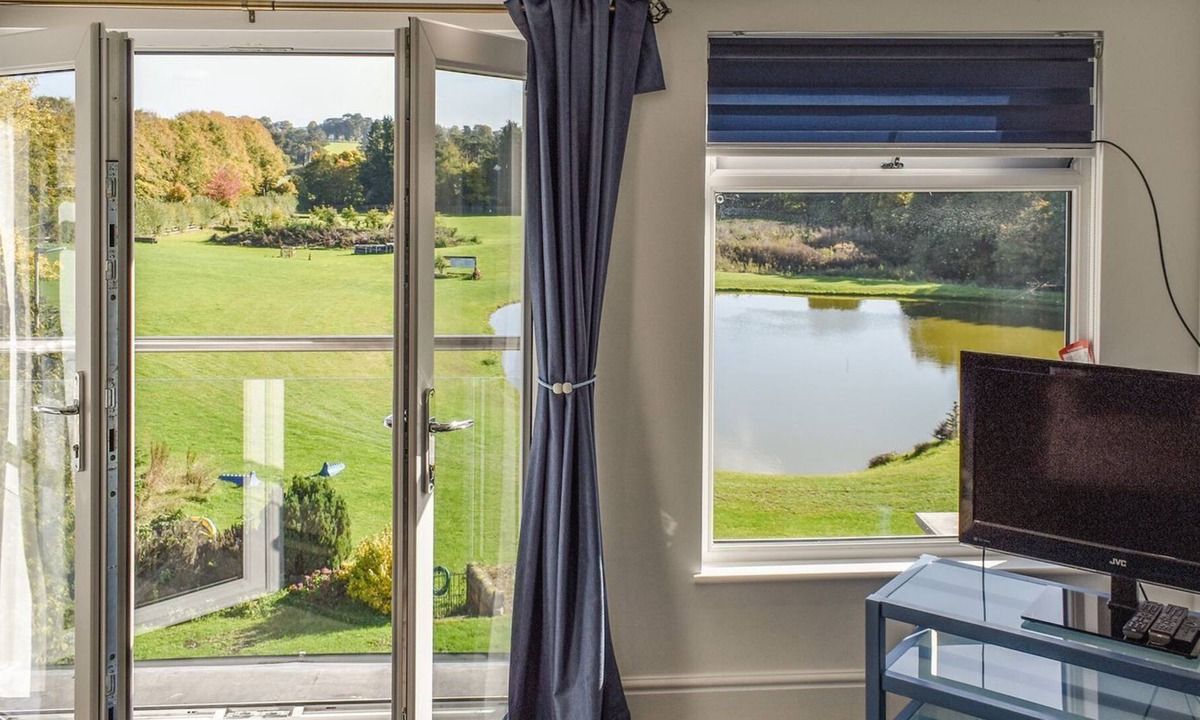 Droitwich Cottage | 2 bedroom accommodation in Elmbridge