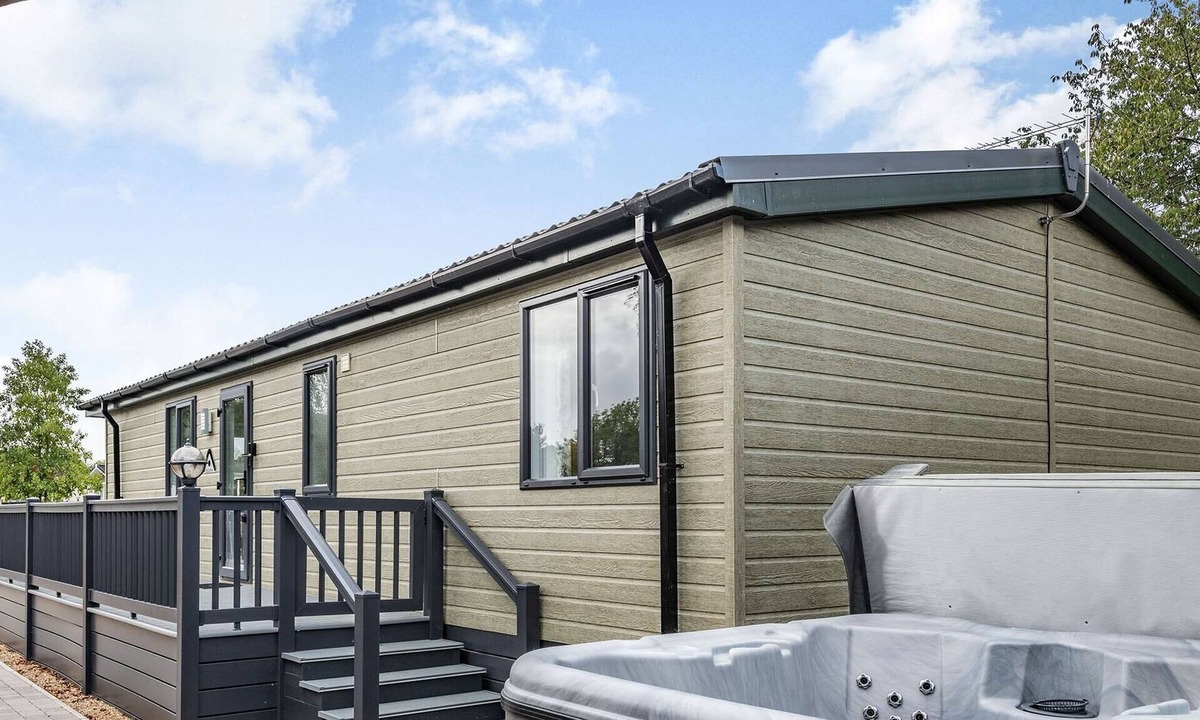 Yaxham Cabin | 2 bedroom accommodation in Yaxham, Dereham