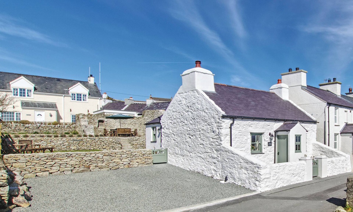 Holyhead Cottage | 2 bedroom accommodation in Holyhead Mountain, near Trearddur Bay