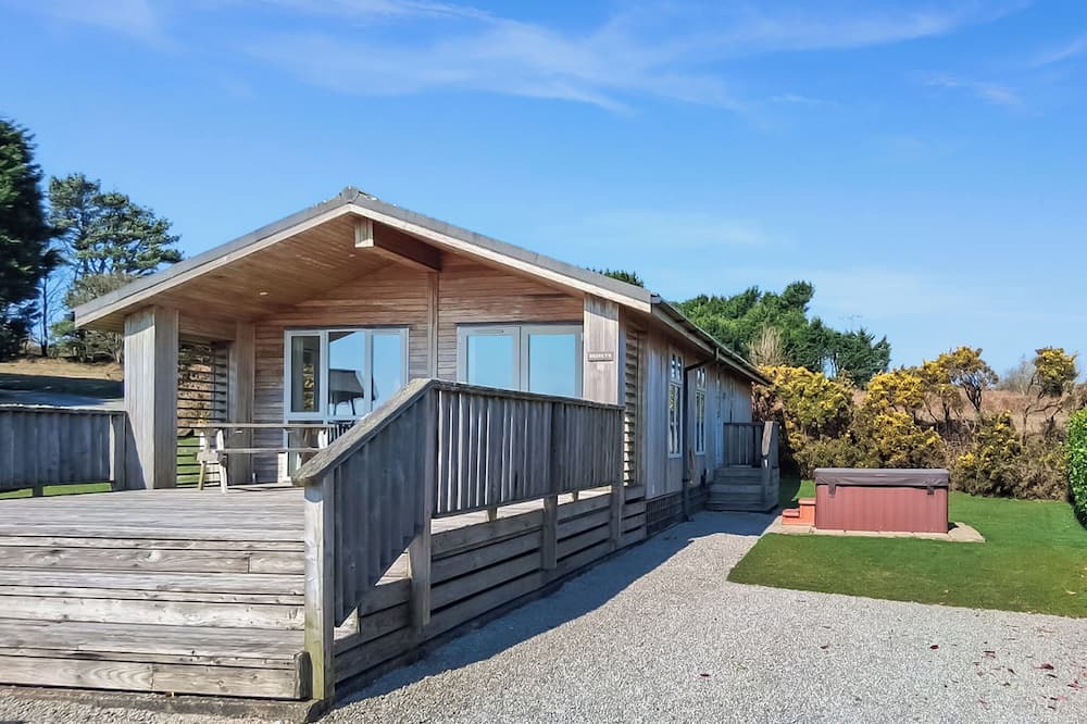 Carnmenellis Ski Chalet | 2 bedroom accommodation in Carnmenellis, Nr Falmouth