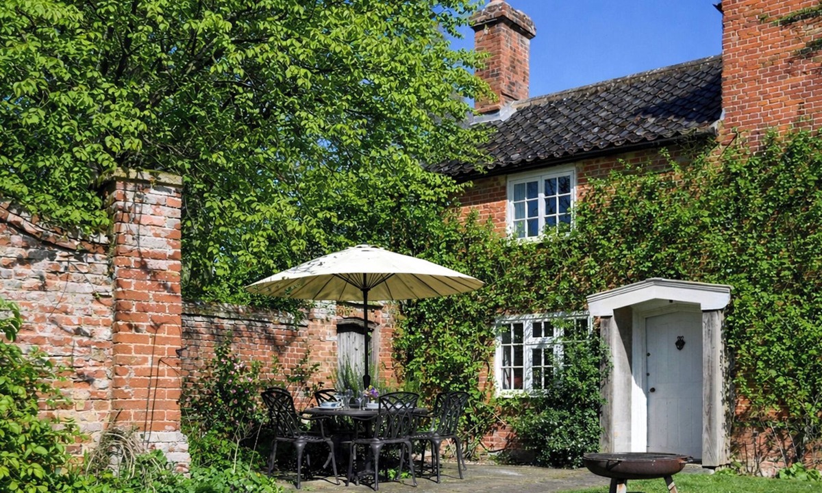 Foxley Cottage | 2 bedroom accommodation in Booton