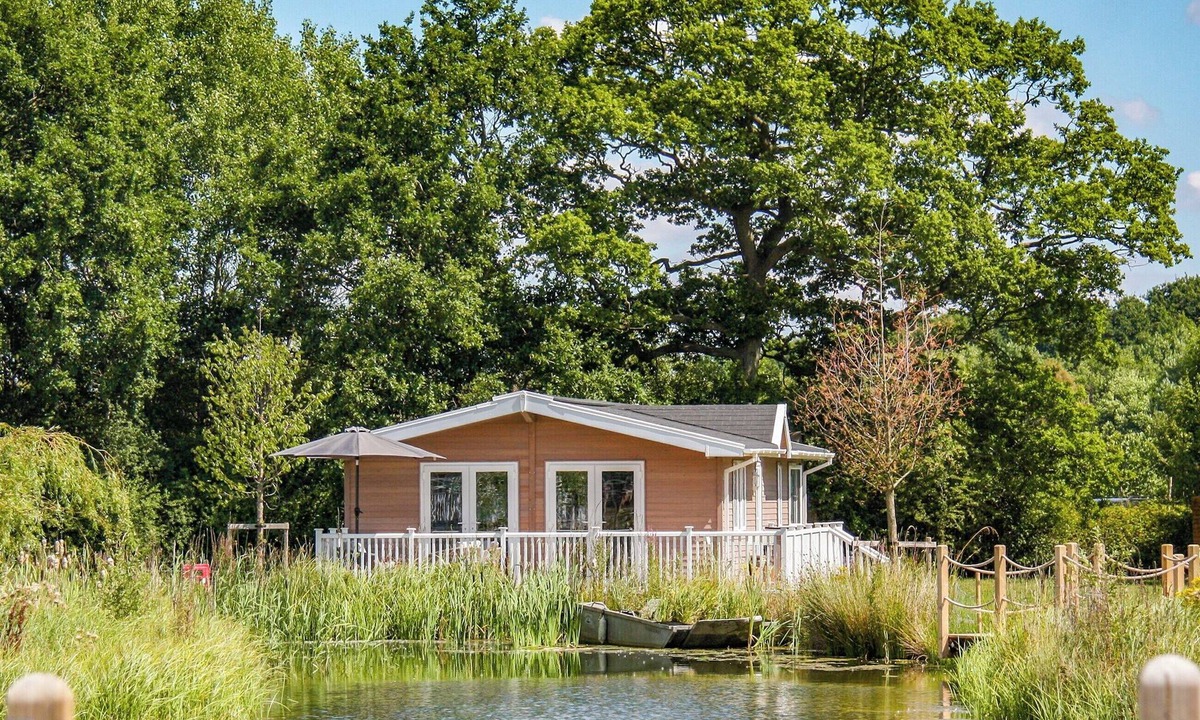 Willington Cottage | 2 bedroom accommodation in Mercia Marina, Willington