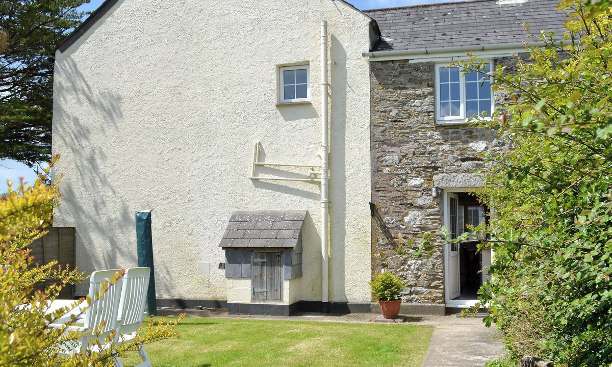 Looe Cottage | 2 bedroom accommodation in Lanreath, near Looe