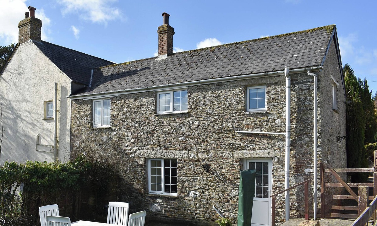 Looe Cottage | 2 bedroom accommodation in Lanreath, near Looe