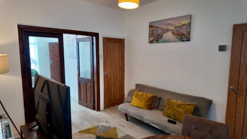 Yardley Apartment | 2 bedroom house perfect for contractors