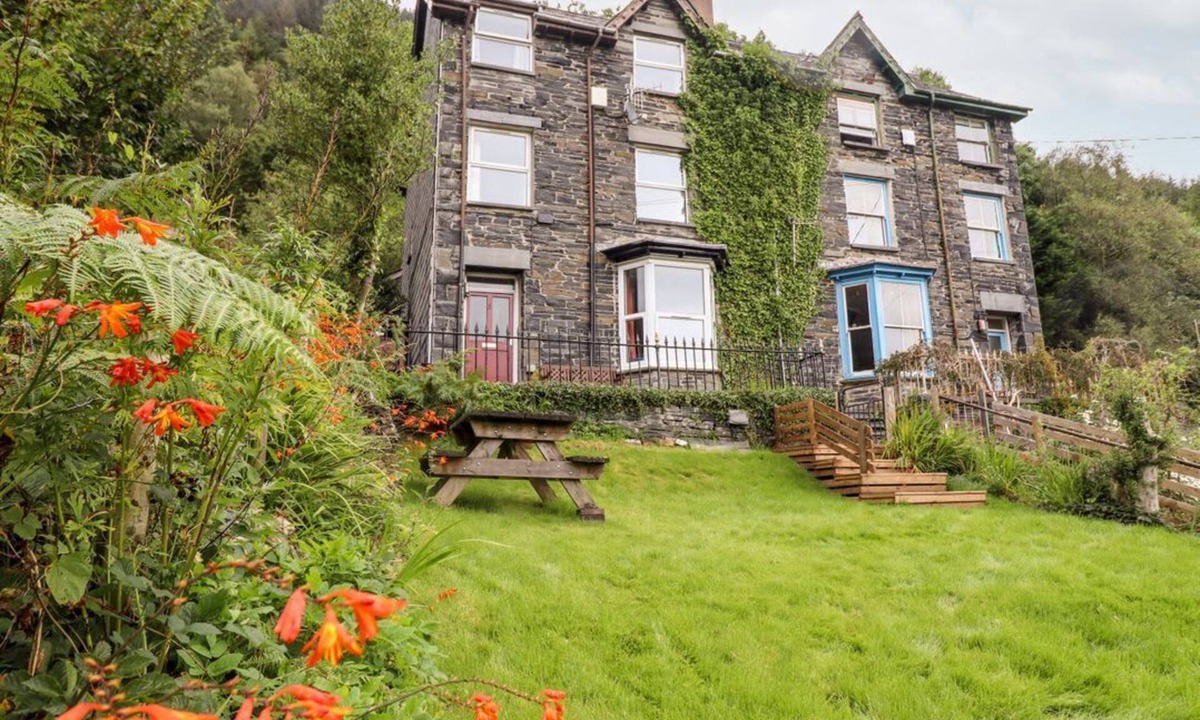 Corris Apartment | 2 Isygraig - Charming Home in Corris