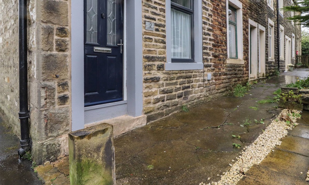 Barnoldswick House | 2 UNITY STREET, pet friendly, with open fire in Barnoldswick