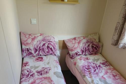 Bembridge House | 3 Bed Caravan-Sleeps 8-Pets-Onsite Pools-Parking