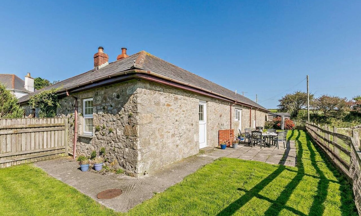 Helford Passage House | 3 Bed in Falmouth (oc-consw)