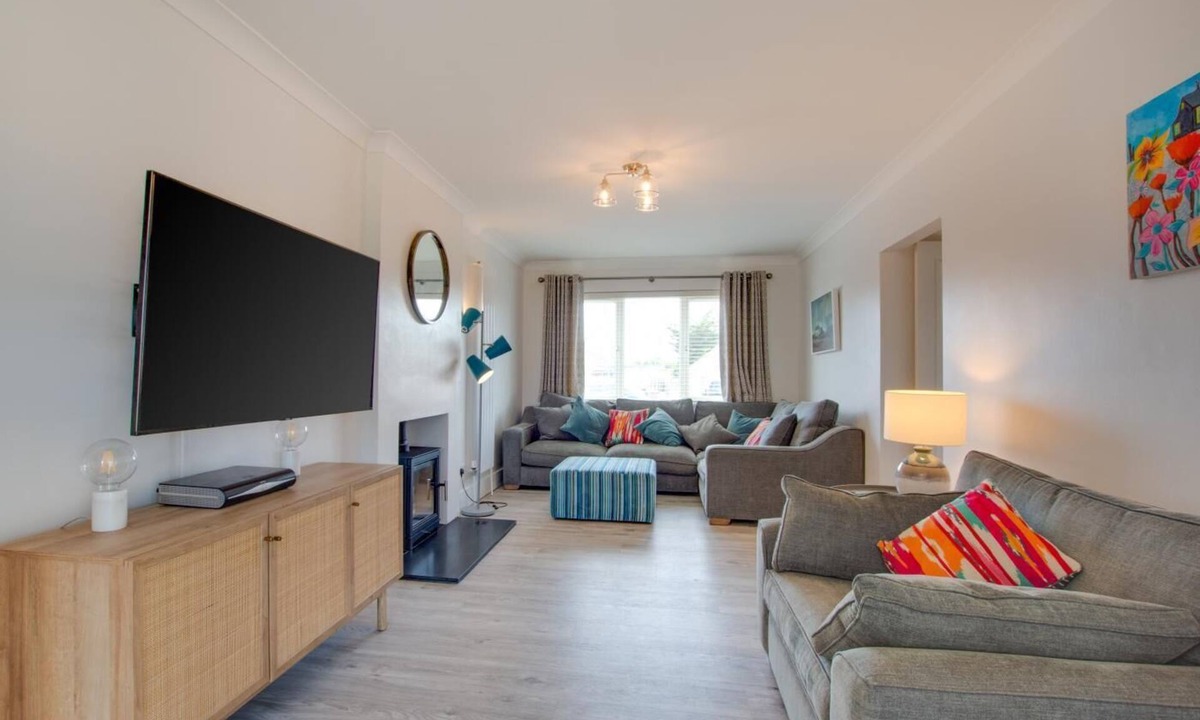 New Romney Cottage | 3 Bed in Greatstone (oc-ek777)