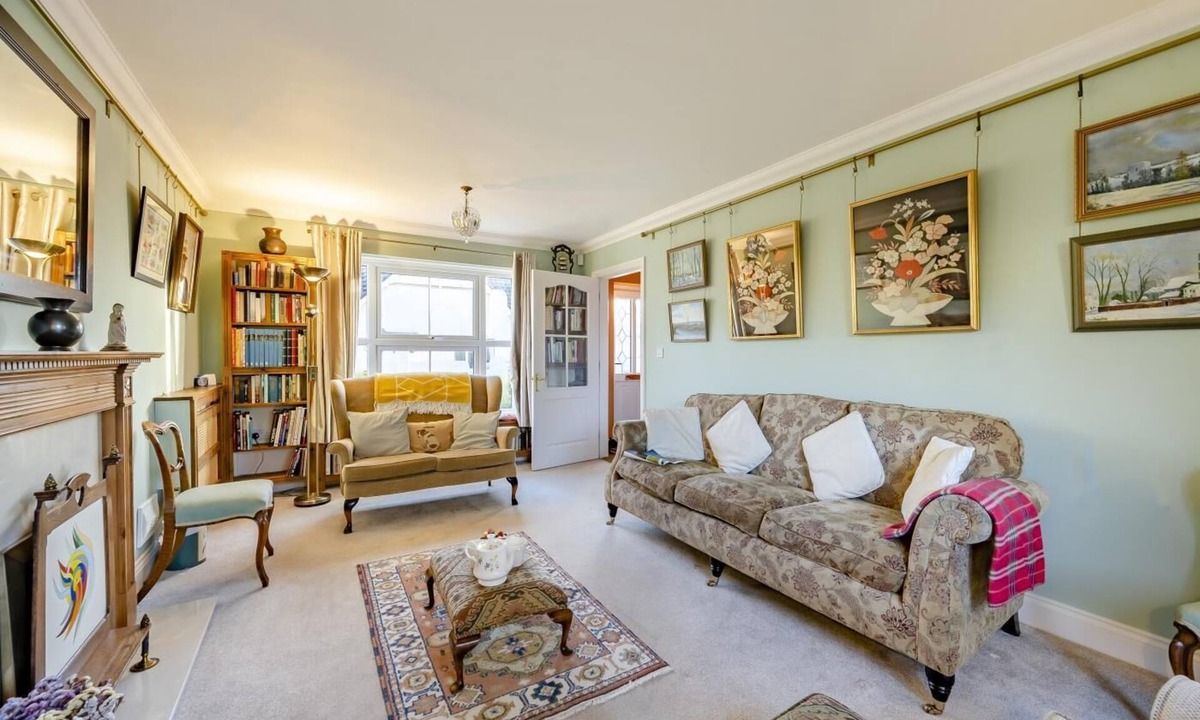 Hingham Cottage | 3 Bed in Hingham (oc-m29945)