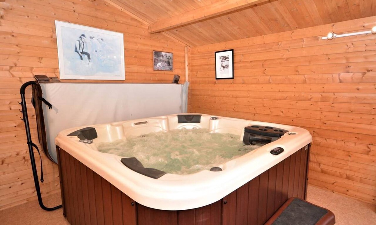 Linlithgow Cottage | 3 Bed in Linlithgow (oc-41422)