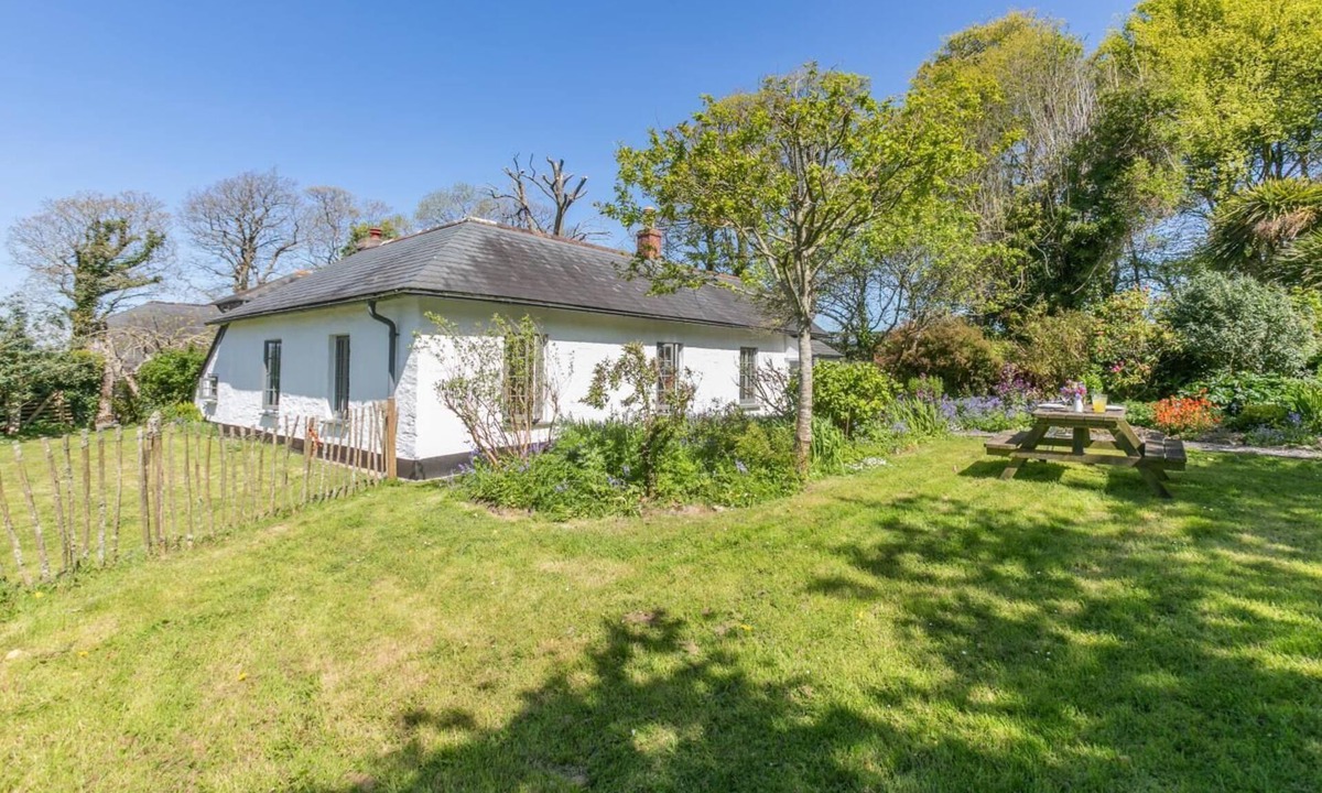 Lostwithiel House | 3 Bed in Lostwithiel (oc-cwhite)