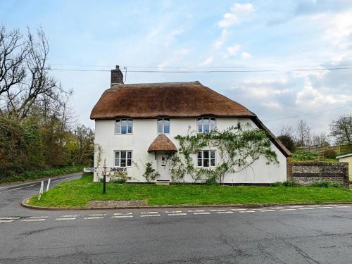 Piddlehinton House | 3 Bed in Piddlehinton oc-c40254