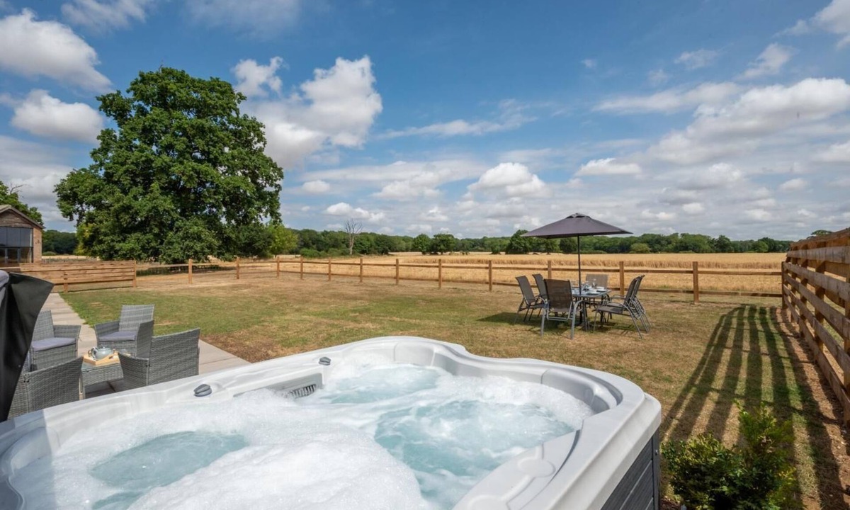 Stowmarket Cottage | 3 Bed in Shelland (oc-tcsg)