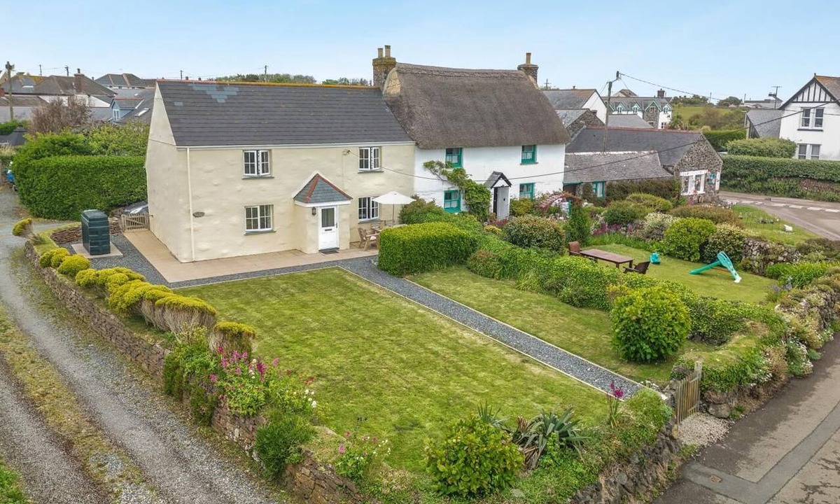The Lizard Cottage | 3 Bed in The Lizard (oc-treno)