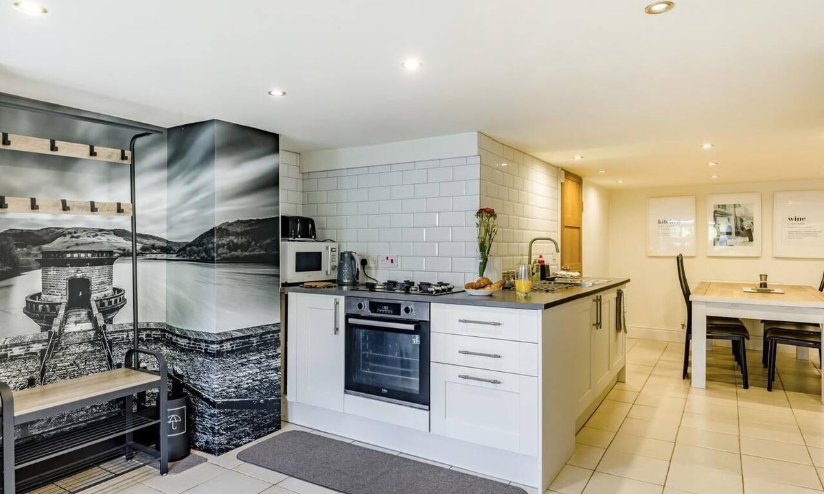 High Peak Cottage | 3 Bed in Whaley Bridge (oc-h31967)