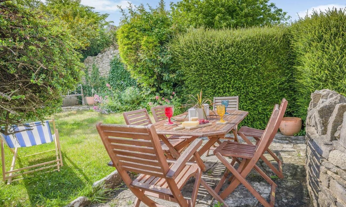 Worth Matravers Cottage | 3 Bed in Worth Matravers (oc-ic035)