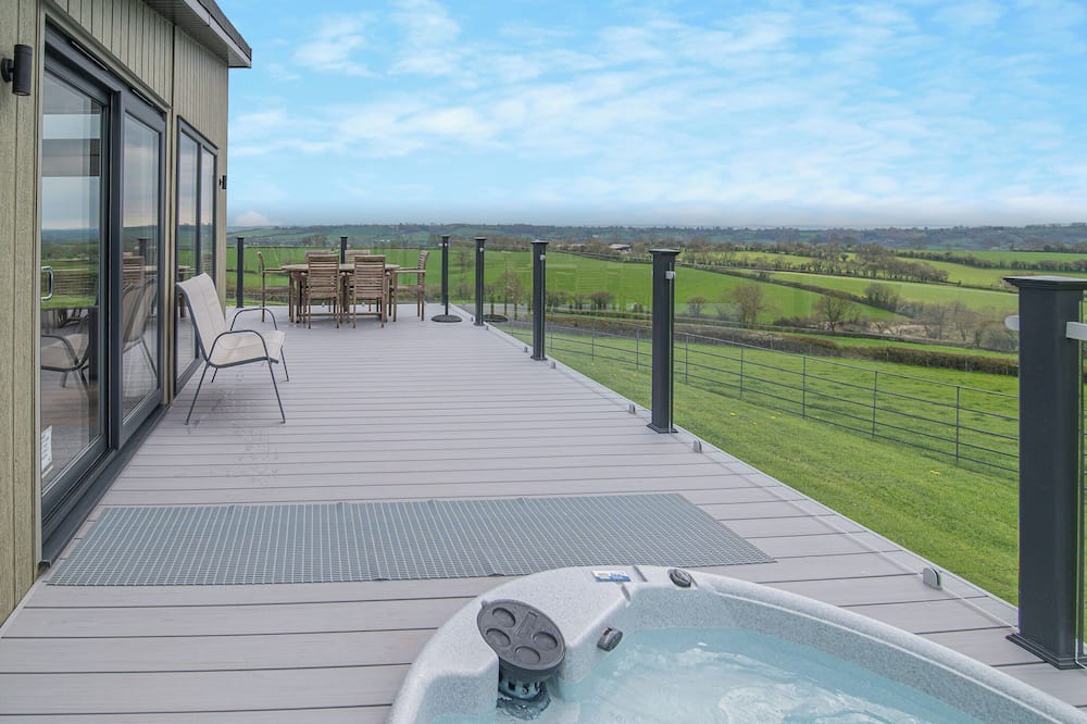 Shepton Mallet Ski Chalet | 3 bedroom accommodation in Midsomer House, East Compton