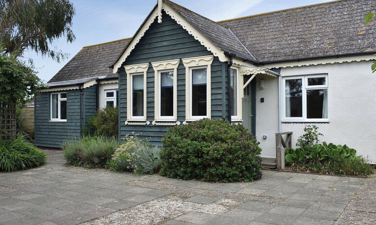 Middleton-on-Sea Cottage | 3 bedroom accommodation in Elmer, near Middleton on Sea