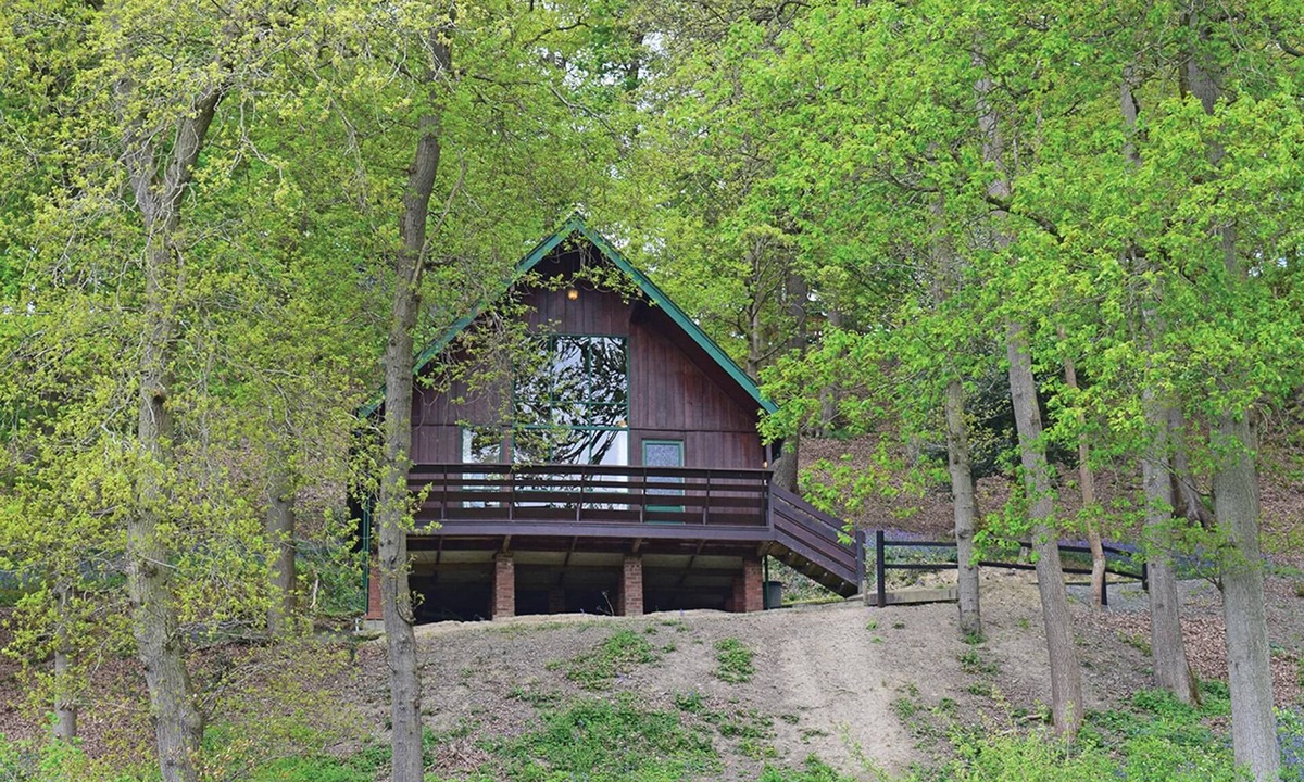 Garthmyl Cabin | 3 bedroom accommodation in Garthmyl, Montgomery