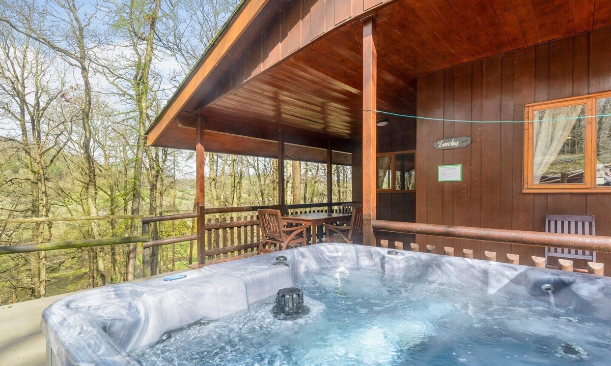 Garthmyl Cabin | 3 bedroom accommodation in Garthmyl, Montgomery