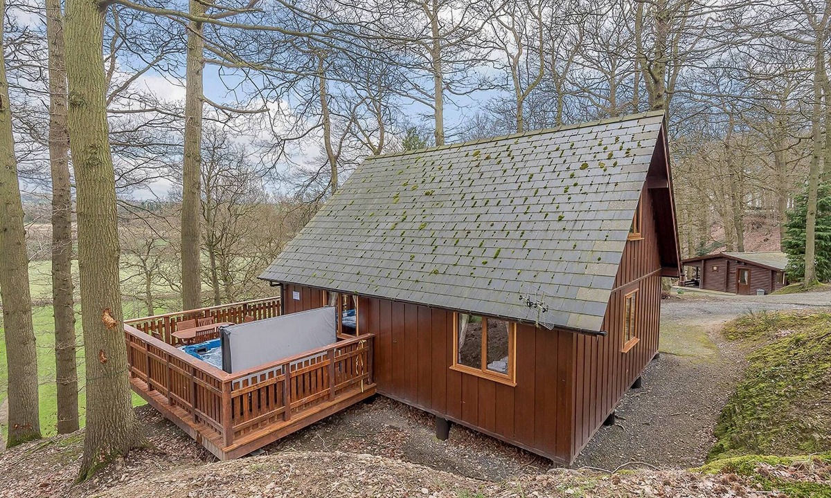 Garthmyl Cabin | 3 bedroom accommodation in Garthmyl, Montgomery