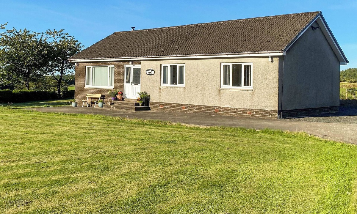 Airdrie Cottage | 3 bedroom accommodation in Plains, near Glasgow