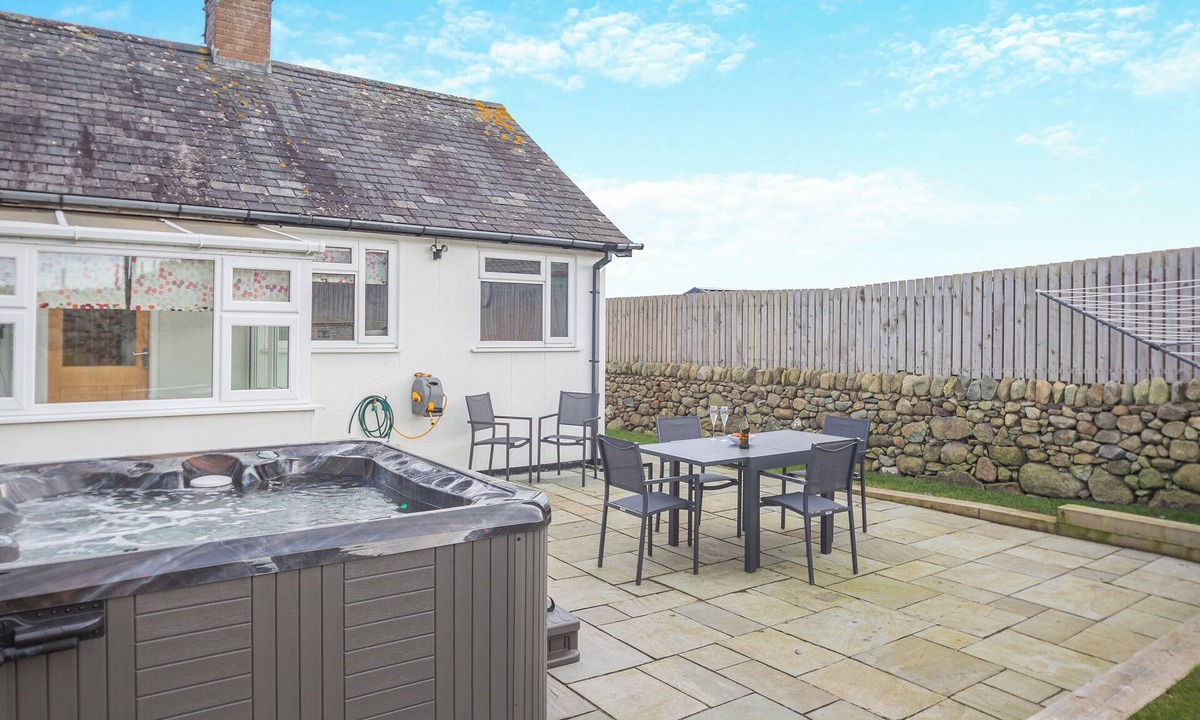 Llandanwg Cottage | 3 bedroom accommodation in Llandanwg, near Harlech
