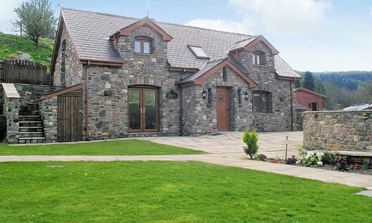 Crynant Cottage | 3 bedroom accommodation in Crynant, near Neath