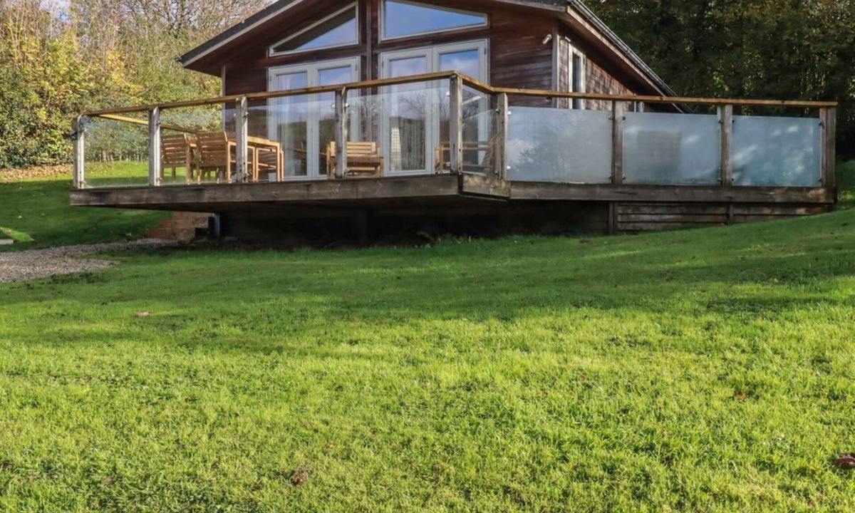 Looe Cabin | 3 Hedgerows, Lanreath Cornwall