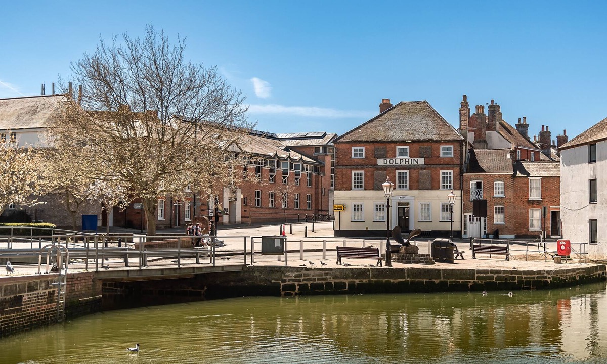 Newport Apartment | 3, The Dolphin-Stunning apartment-Quintessential-Quay views - Sleeps 2-4 people