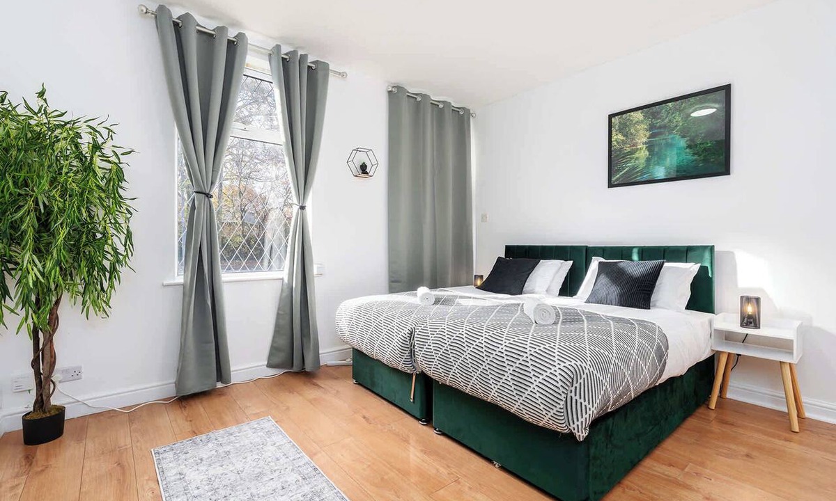 Hemsworth House | 30% OFF | Spacious 4BR House | Private Garden | Sleeps 6|