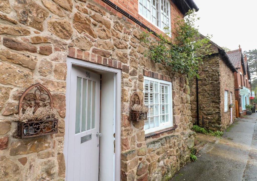 Ticknall House | 36 Main Street