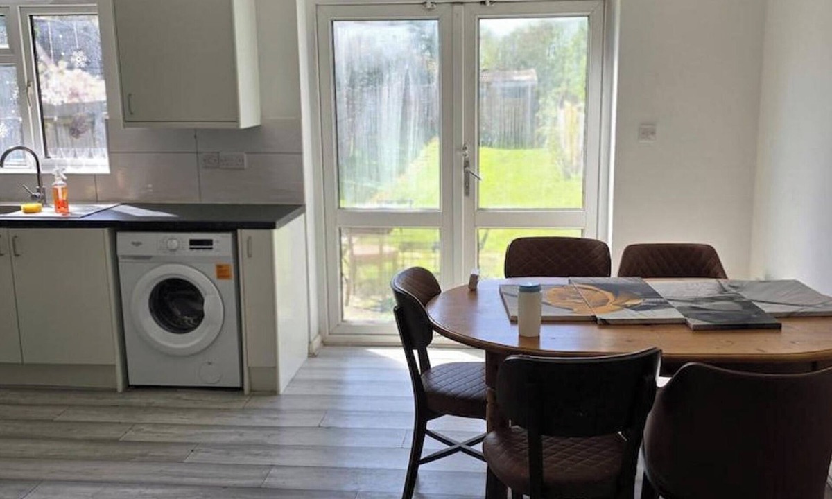 Filton House | 4 Bed House Sleeps 7 With Garden and Parking