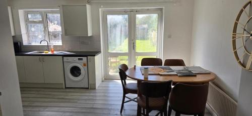 Filton House | 4 Bed House Sleeps 7 with Garden and Parking