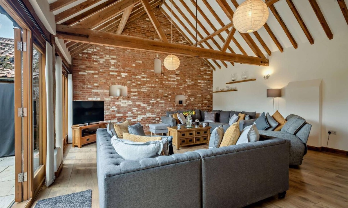 East Dereham Cottage | 4 Bed in Barnham Broom (oc-b27788)