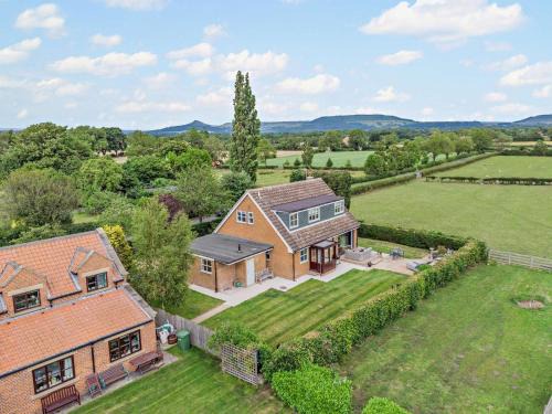 Great Broughton House | 4 Bed in Middlesbrough oc-96213