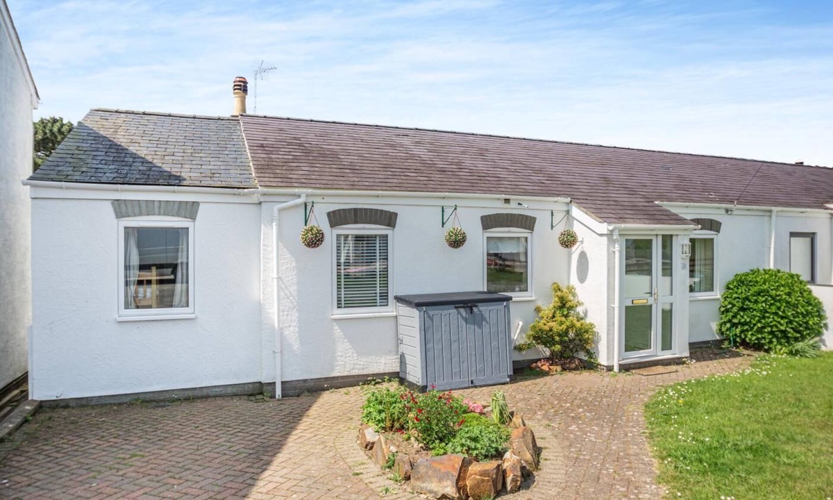 Garn Fadryn House | 4 Bed in Morfa Nefyn (oc-bow10)