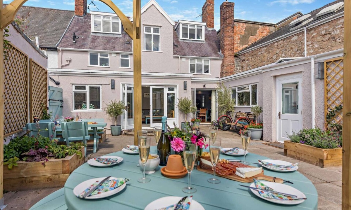 Ruthin Cottage | 4 Bed in Ruthin (oc-a29543)