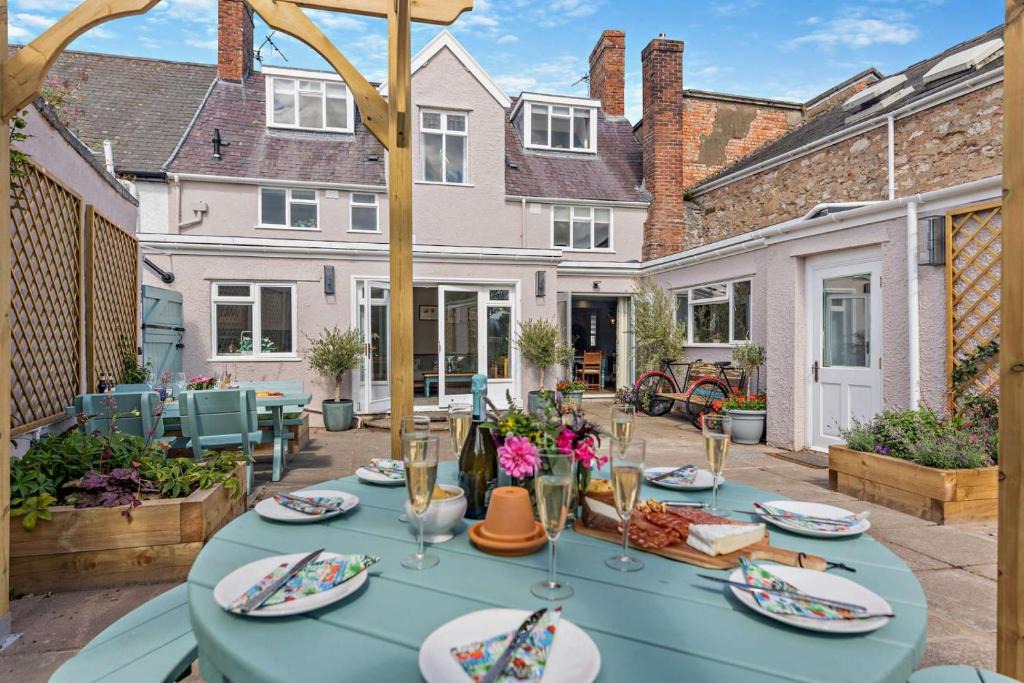 Ruthin House | 4 Bed in Ruthin oc-a29543