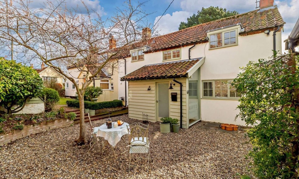 Westleton Cottage | 4 Bed in Westleton (oc-s27303)
