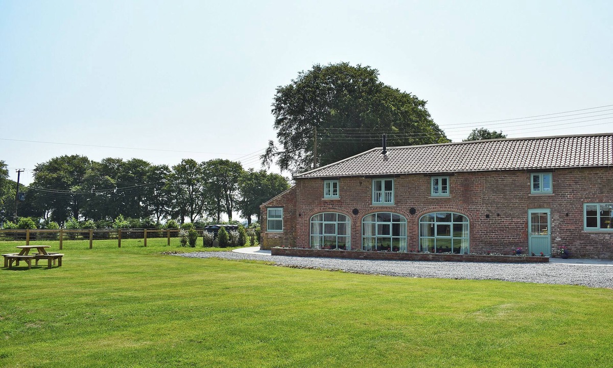 Helperthorpe Cottage | 4 bedroom accommodation in Langtoft, near Driffield